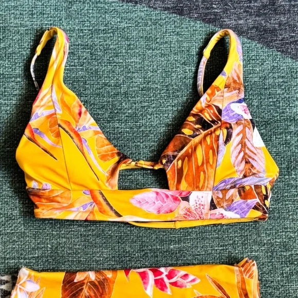 L*Space Alia Sunny Yellow Bikini Top - Extra Small - Picture 1 of 4